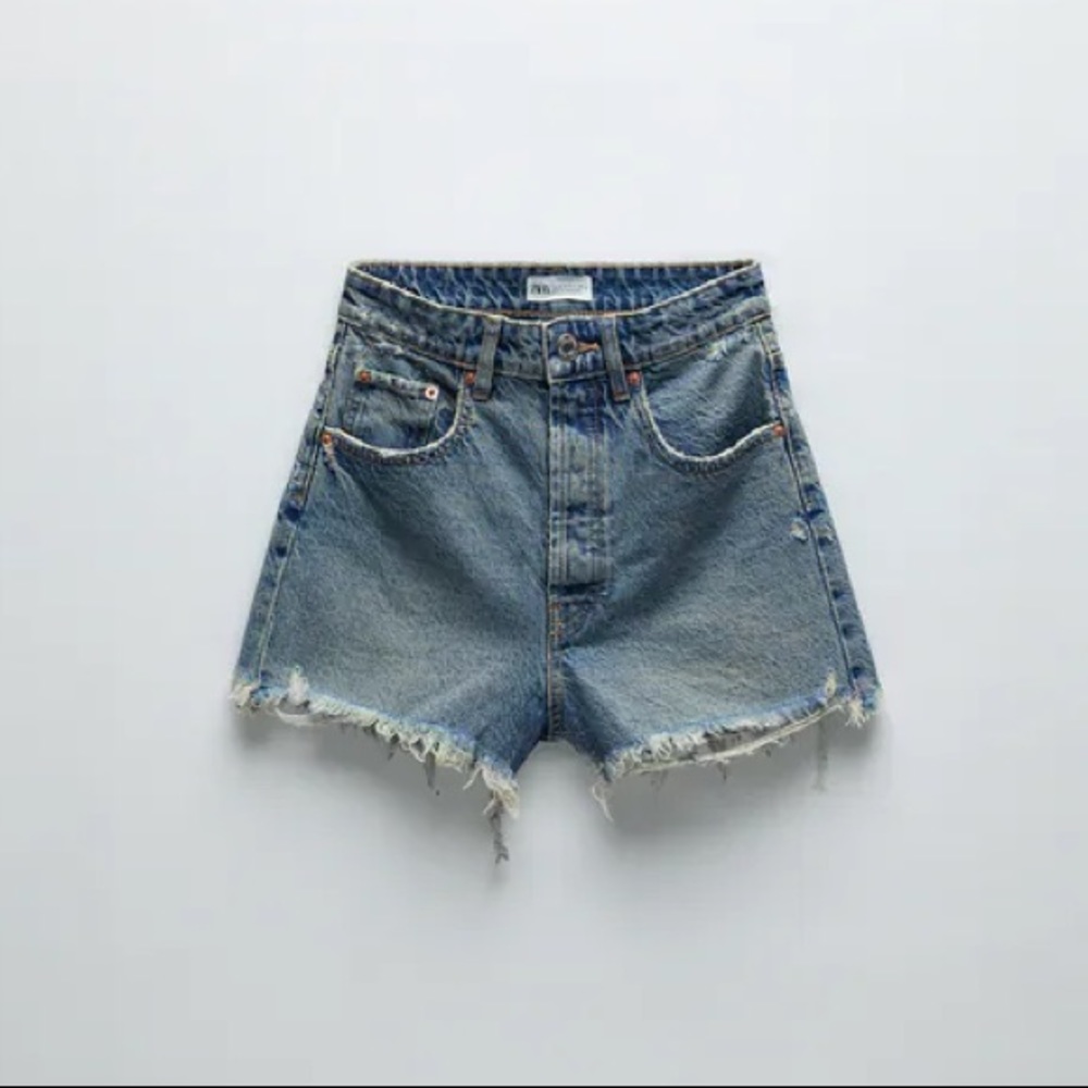 Zara HI-RISE FRAYED DENIM SHORTS